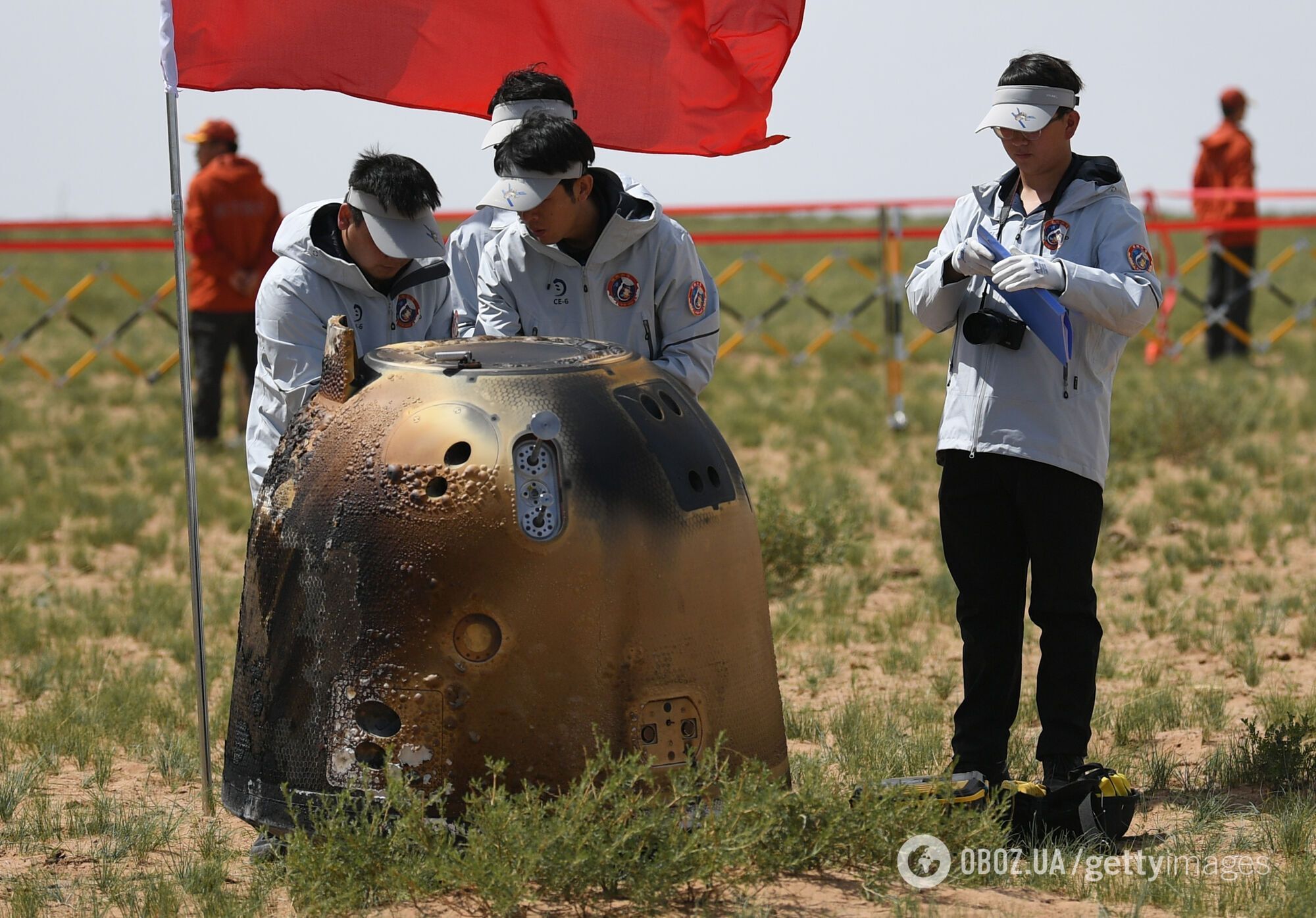 Китайский зонд вернулся на Землю с первыми в истории образцами с обратной стороны Луны. 10 ярких фото