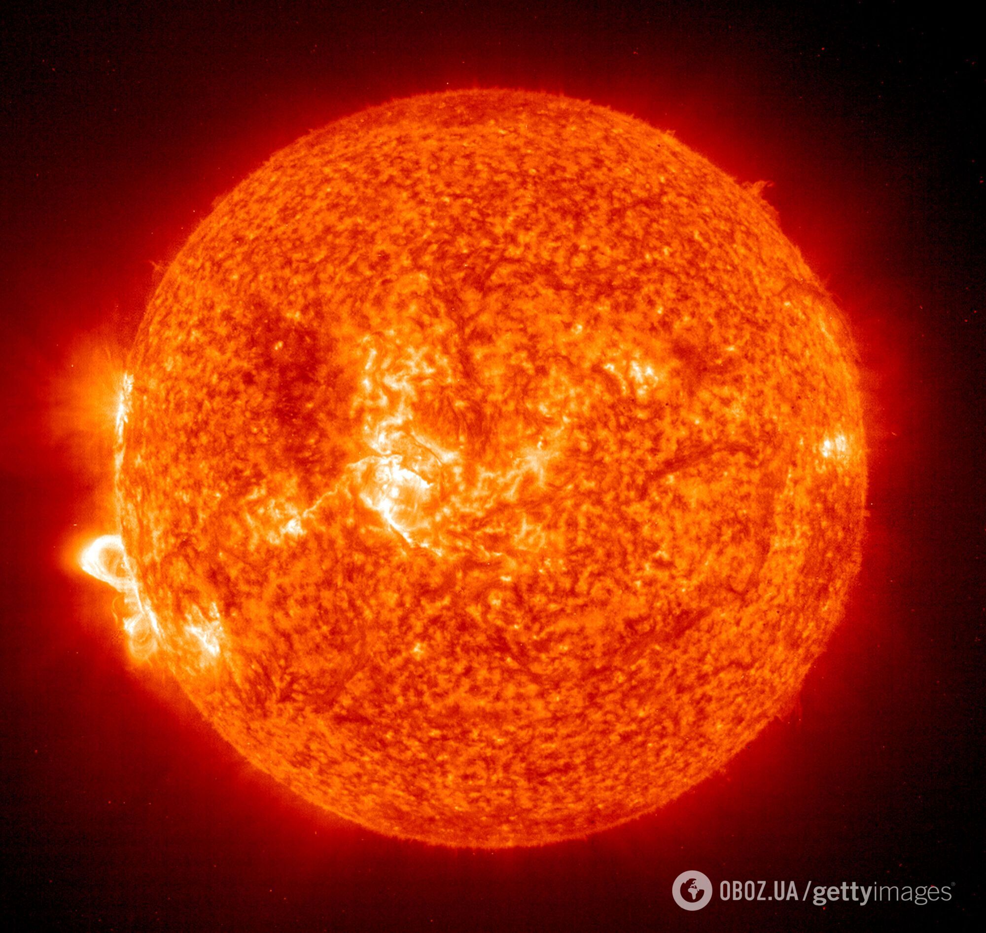 Сонячна пляма втретє повернулась до Землі: чим це загрожує людству
