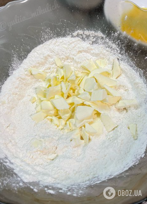Сирні кекси з полуницею на пісочному тісті: як приготувати простий десерт для сімейного чаювання