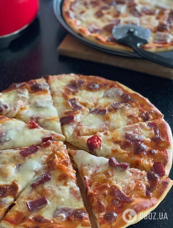 На чем приготовить идеальное тесто для домашней пиццы: не липнет в руки и хорошо раскатывается