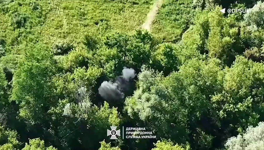 В ГПСУ показали, как уничтожают технику и вооружение врага на Сумском направлении. Видео