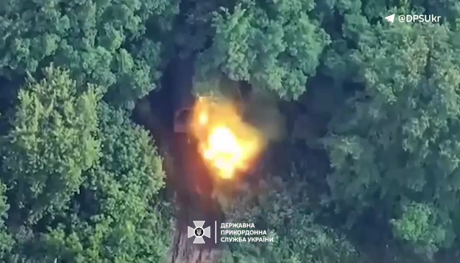 В ГПСУ показали, как уничтожают технику и вооружение врага на Сумском направлении. Видео