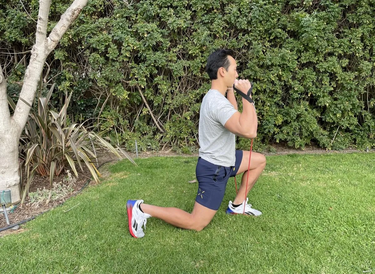 Как использовать фитнес-резинки для максимального эффекта: 5 упражнений