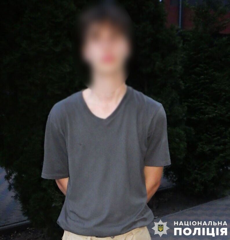 У Києві на гарячому затримали 18-річного юнака, що робив закладки з наркотиками. Фото