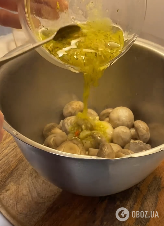Вкусные маринованные шампиньоны с болгарским перцем: готовятся максимум 10 минут