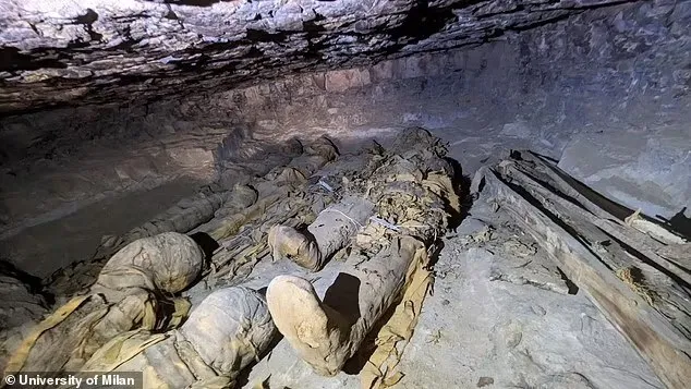 В Єгипті знайшли "Місто мертвих" із понад 300 гробницями: там цілі муміфіковані родини. Фото