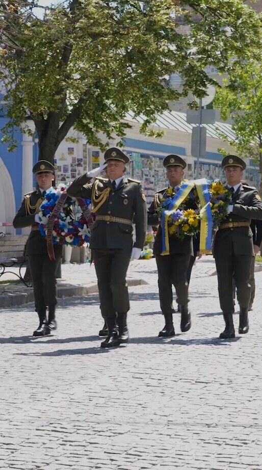 Президент Словении прибыла с визитом в Украину и почтила память павших защитников. Видео