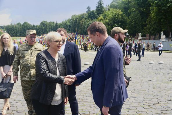 Президентка Словенії у Львові на Марсовому полі вшанувала пам'ять загиблих воїнів. Фото