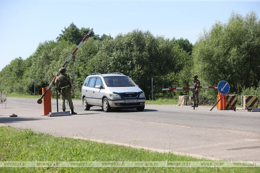 "Развязан горячий конфликт": в Беларуси пожаловались, что Украина якобы стягивает к границе войска и технику