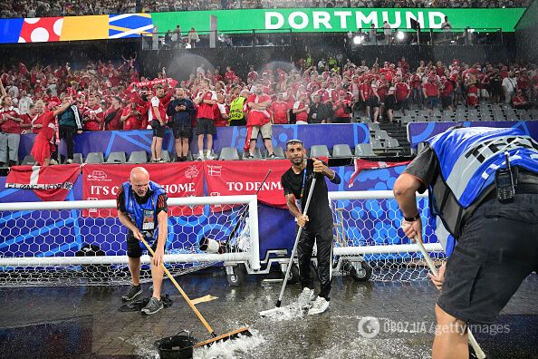 Матч Германия  –  Дания на Евро-2024 был прерван. Судье пришлось уводить  команды со стадиона. Видео и все подробности инцидента