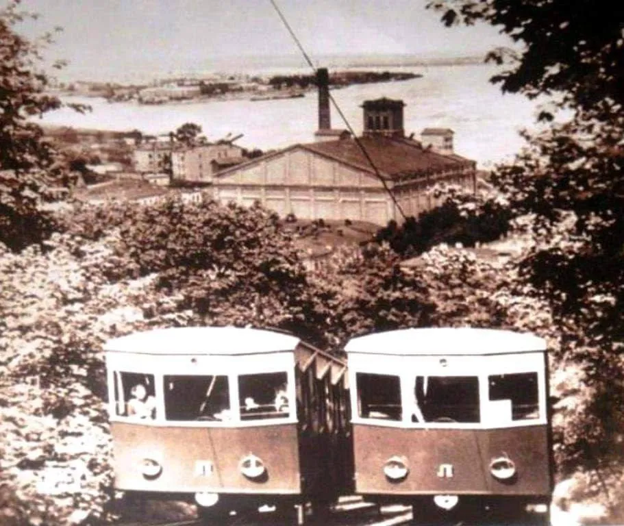 В сети показали, как выглядели вагоны Киевского фуникулера после первой реконструкции. Фото для сравнения