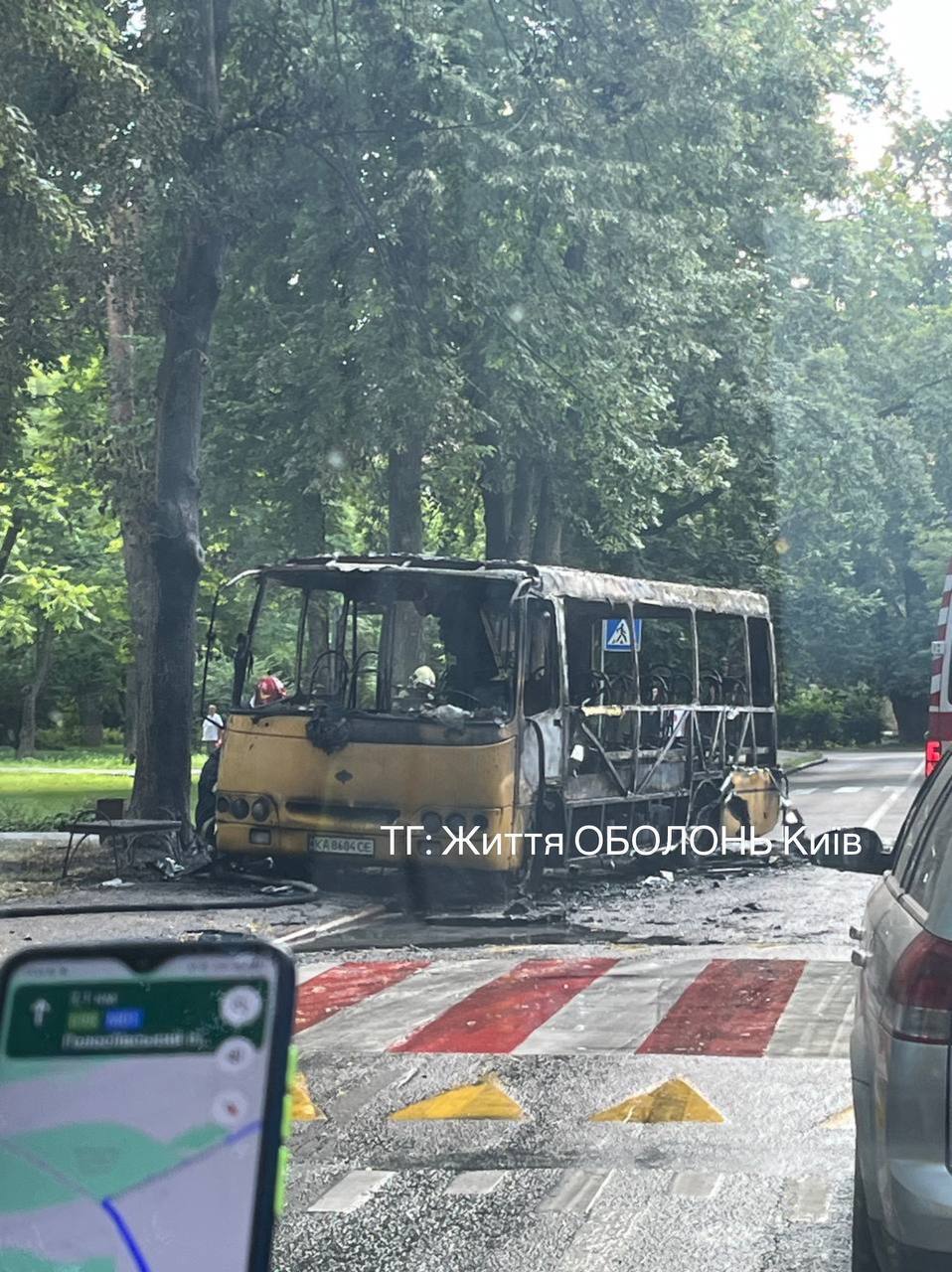В Киеве во время движения загорелась маршрутка. Подробности, фото и видео