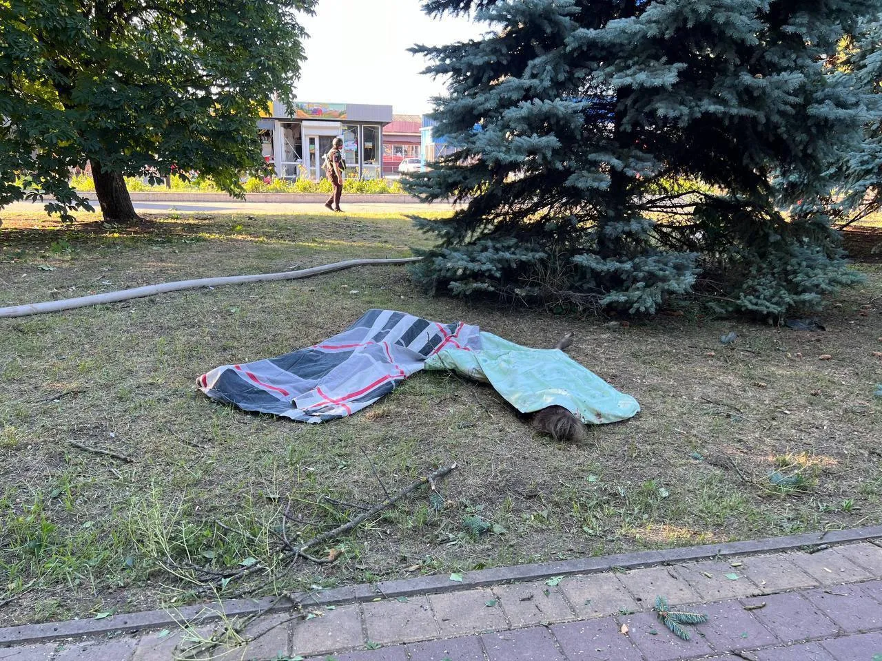 Россияне атаковали Вольнянск в Запорожье: много погибших и раненых, среди них дети. Фото и видео