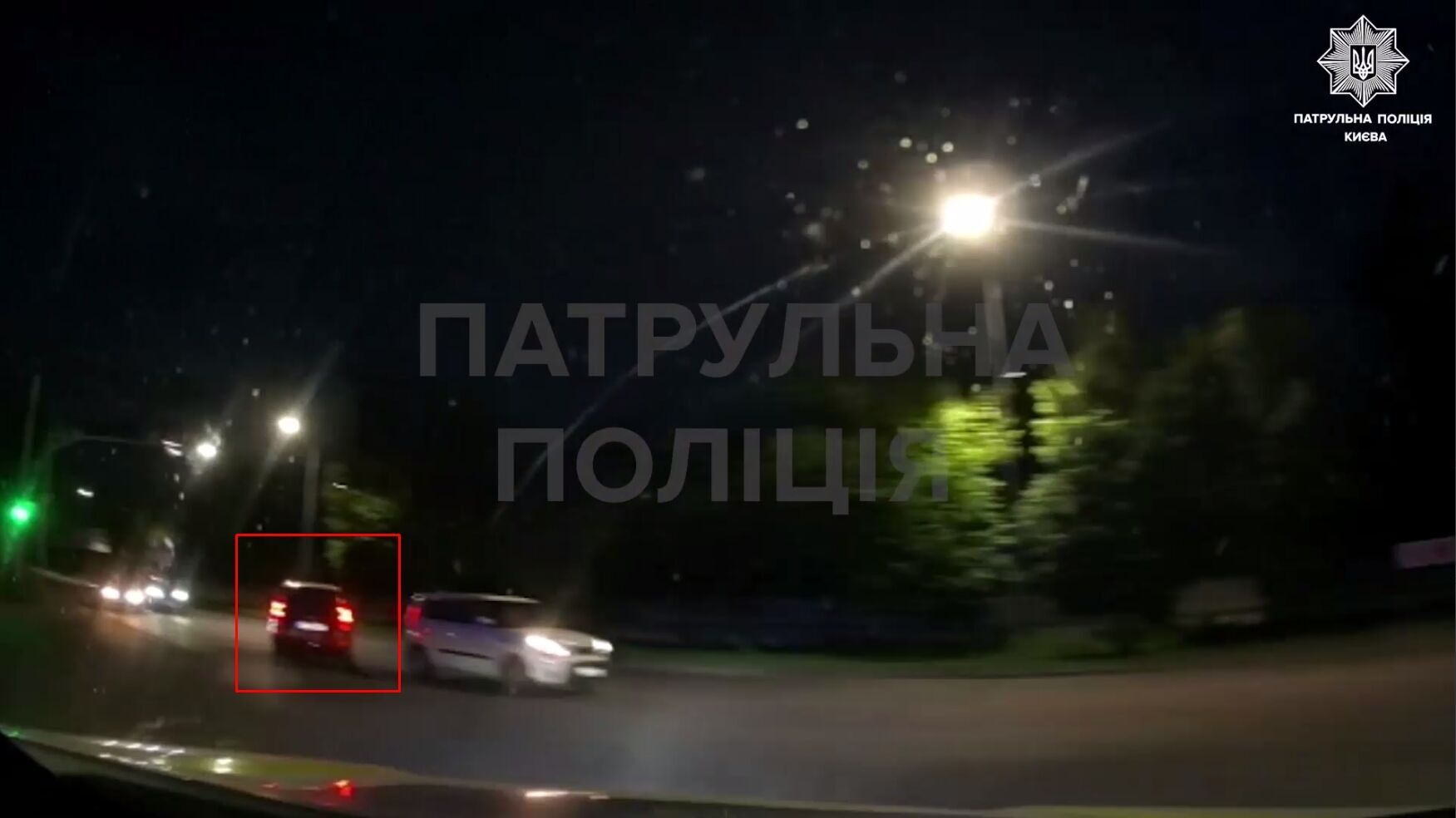 В Киеве пьяный водитель пытался скрыться от патрульных: за ним устроили погоню. Видео