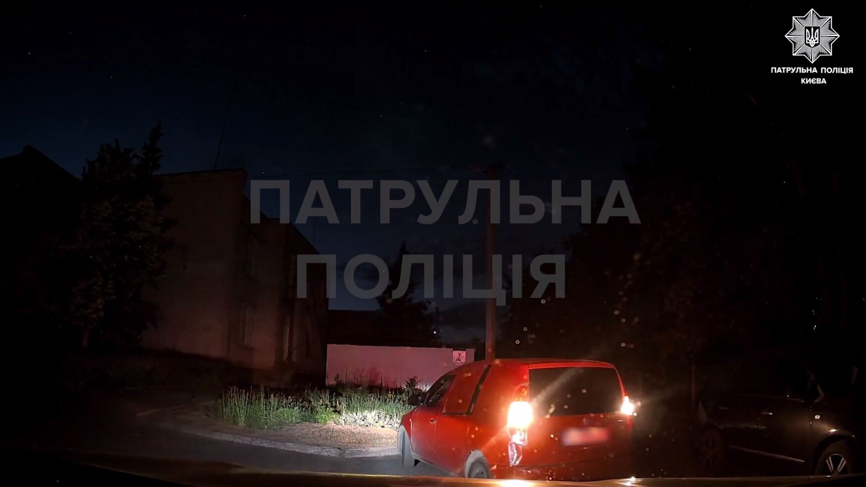 В Киеве пьяный водитель пытался скрыться от патрульных: за ним устроили погоню. Видео