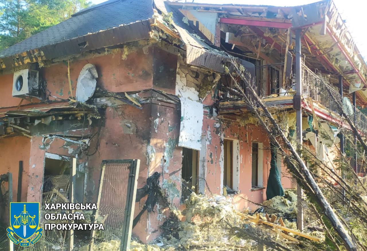 Окупанти завдали удару по відпочинковому комплексу на Харківщині: є загиблий і поранені. Фото