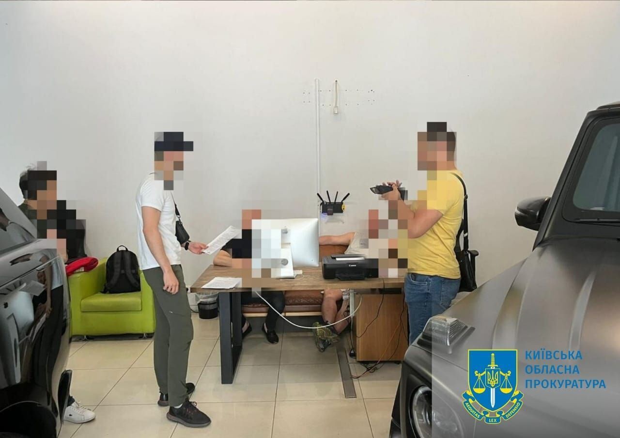 Закликали іноземців інвестувати в криптовалюту: українські правоохоронці викрили шахраїв. Подробиці і фото