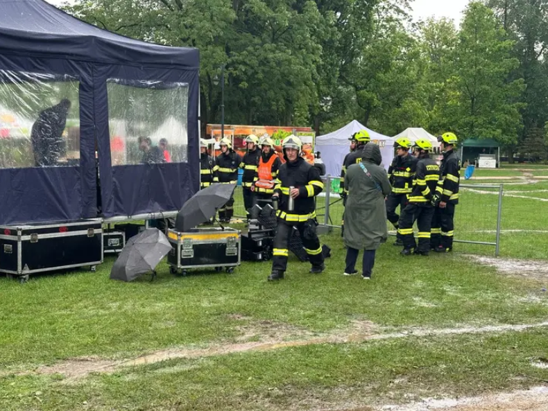 Рятувальники на місці удару блискавки