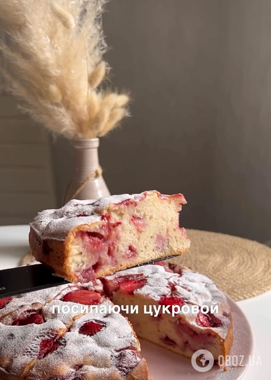 Элементарный клубничный пирог к чаю: тесто получается очень пышным