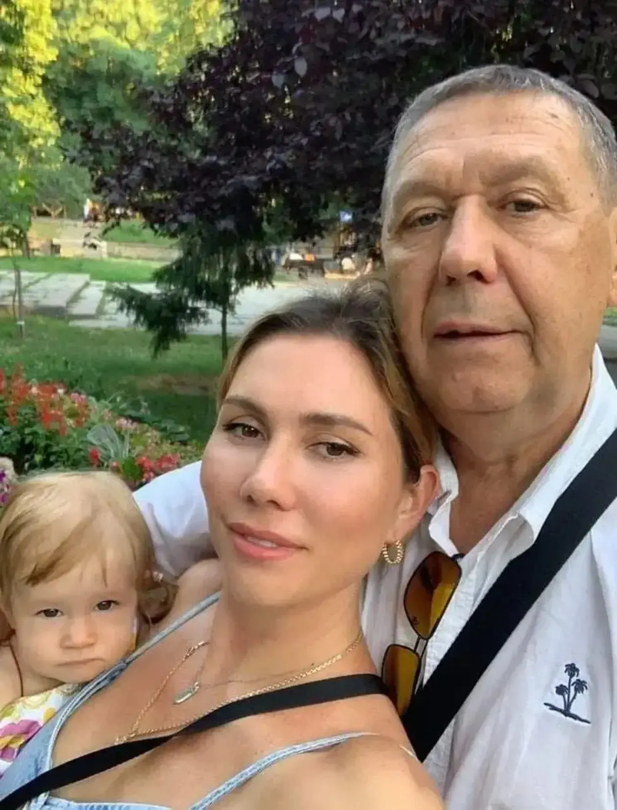 Молода дружина 74-річного легендарного українського футболіста знялася у відвертому відео на Балі