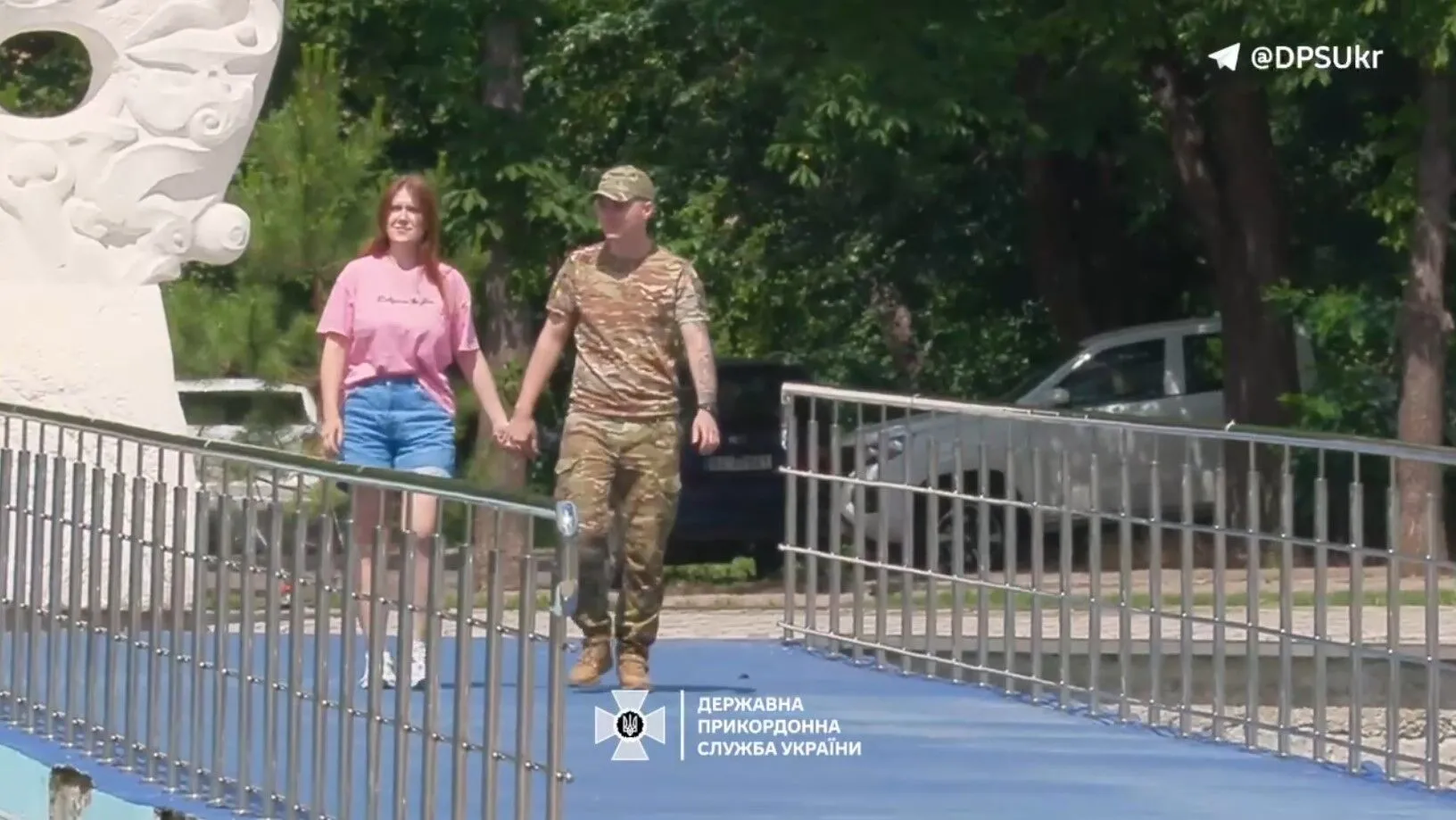 Украинский пограничник сделал предложение любимой в прифронтовом городе: трогательное видео