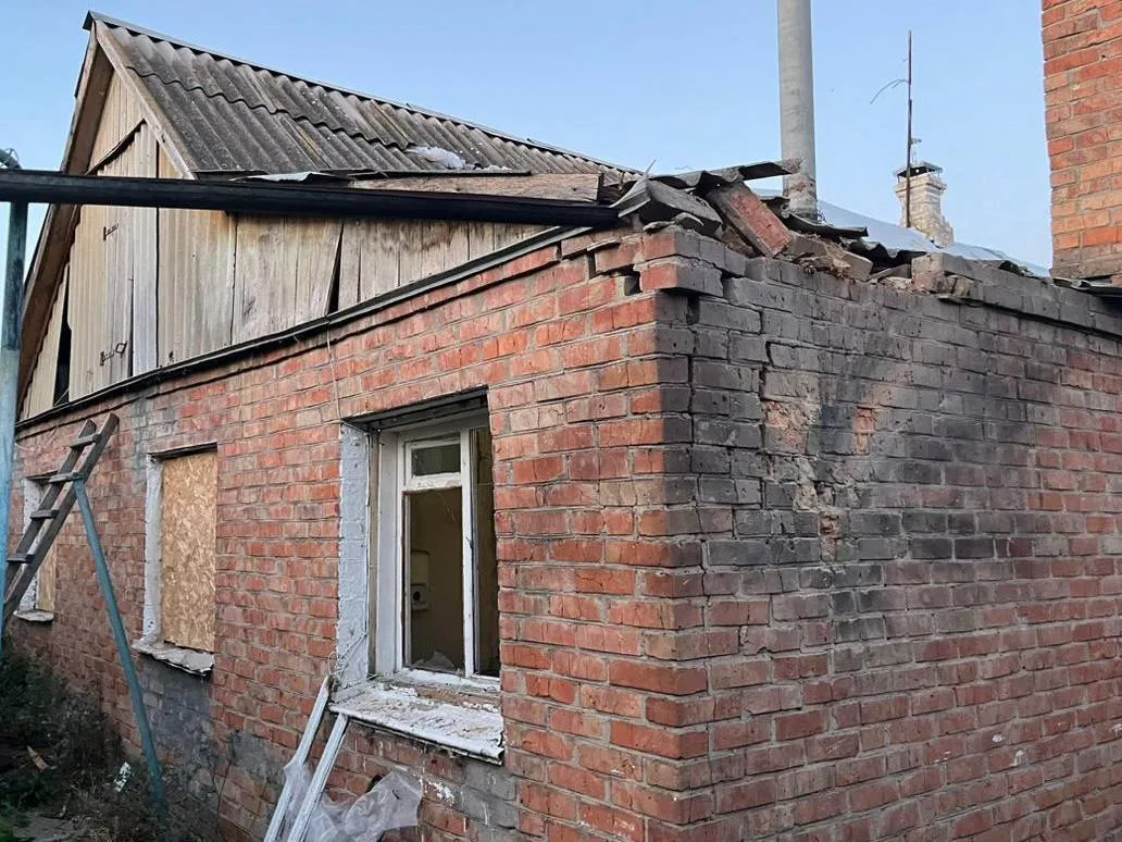 Окупанти вдарили дроном-камікадзе по Дніпропетровщині, спалахнула пожежа. Фото