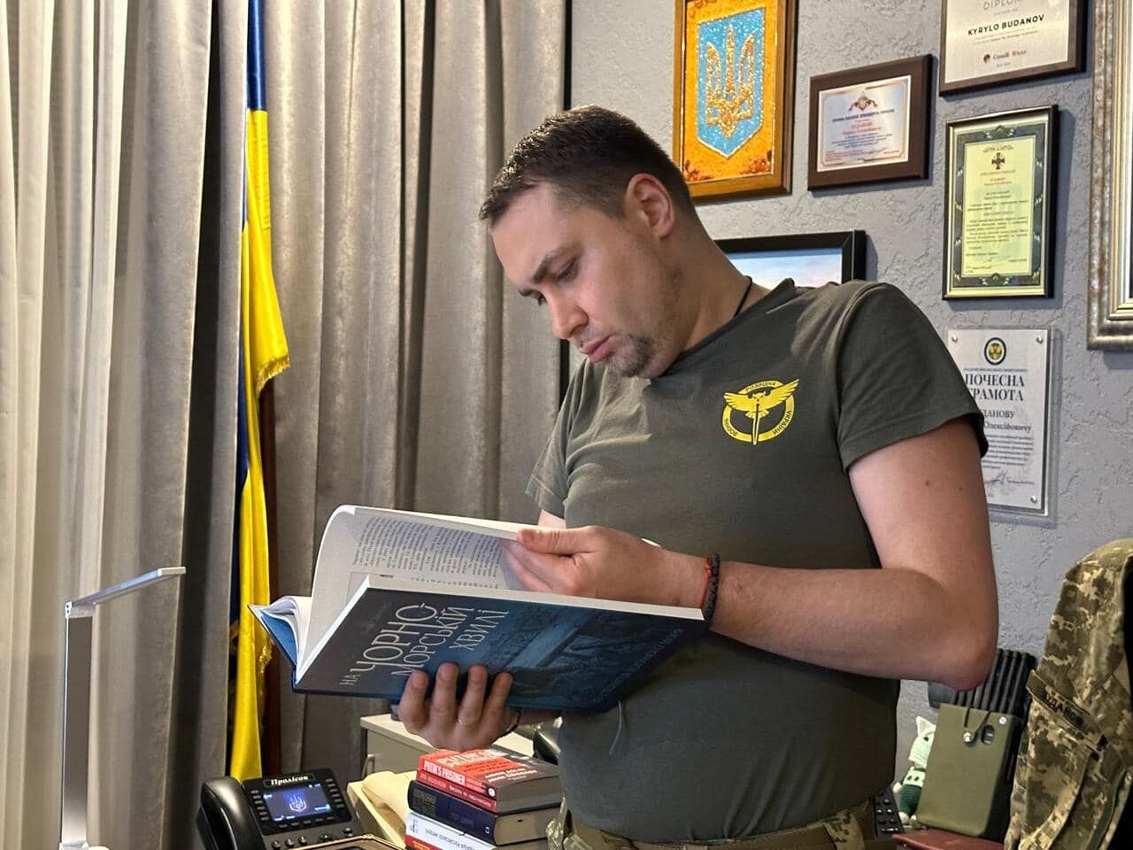 Кирило Буданов показав книги, які придбав на "Книжковому арсеналі": що читає головний розвідник України