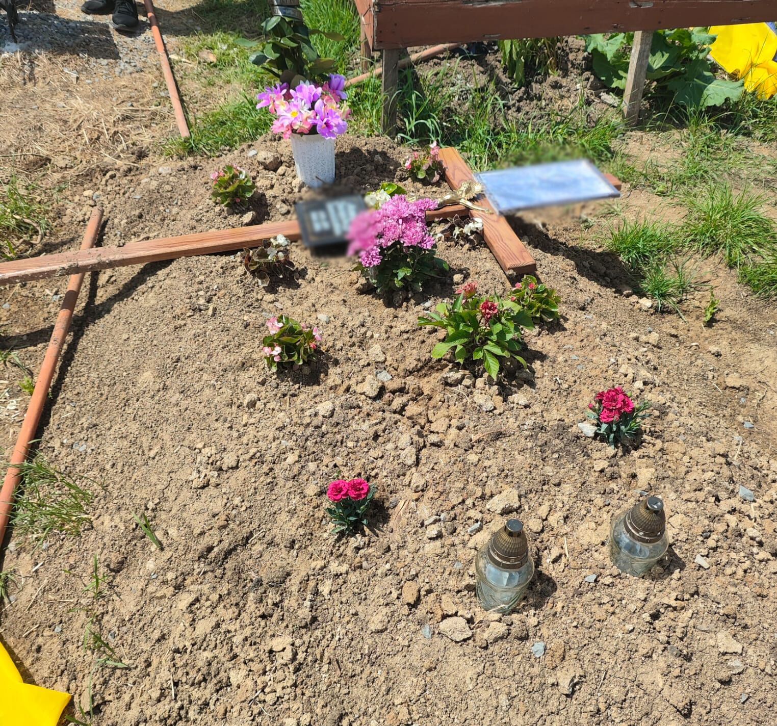 На Тернопольщине надругались над могилами защитников Украины: полицейские установили злоумышленника. Фото