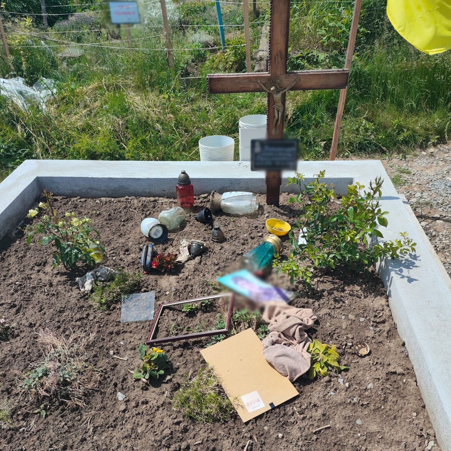 На Тернопільщині вчинили наругу над могилами захисників України: поліцейські встановили зловмисника. Фото
