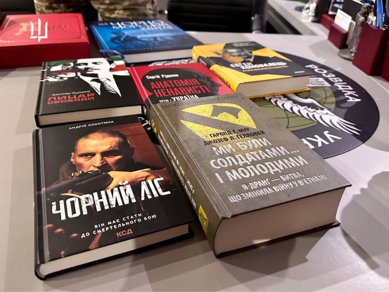 Кирило Буданов показав книги, які придбав на "Книжковому арсеналі": що читає головний розвідник України