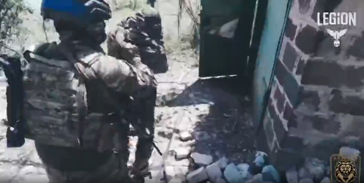Оборона Часова Яра продолжается: в ГУР показали кадры стрелкового боя и взятия в плен оккупанта. Видео