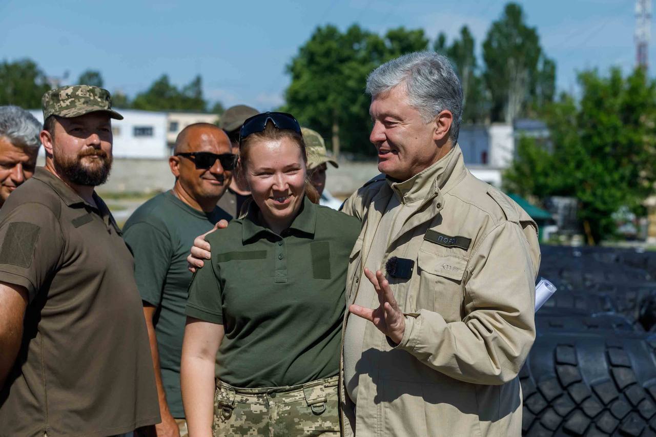  "Все це тепер наше і морпіхів": військова з батальйону спецпризначення показала техніку від Порошенка