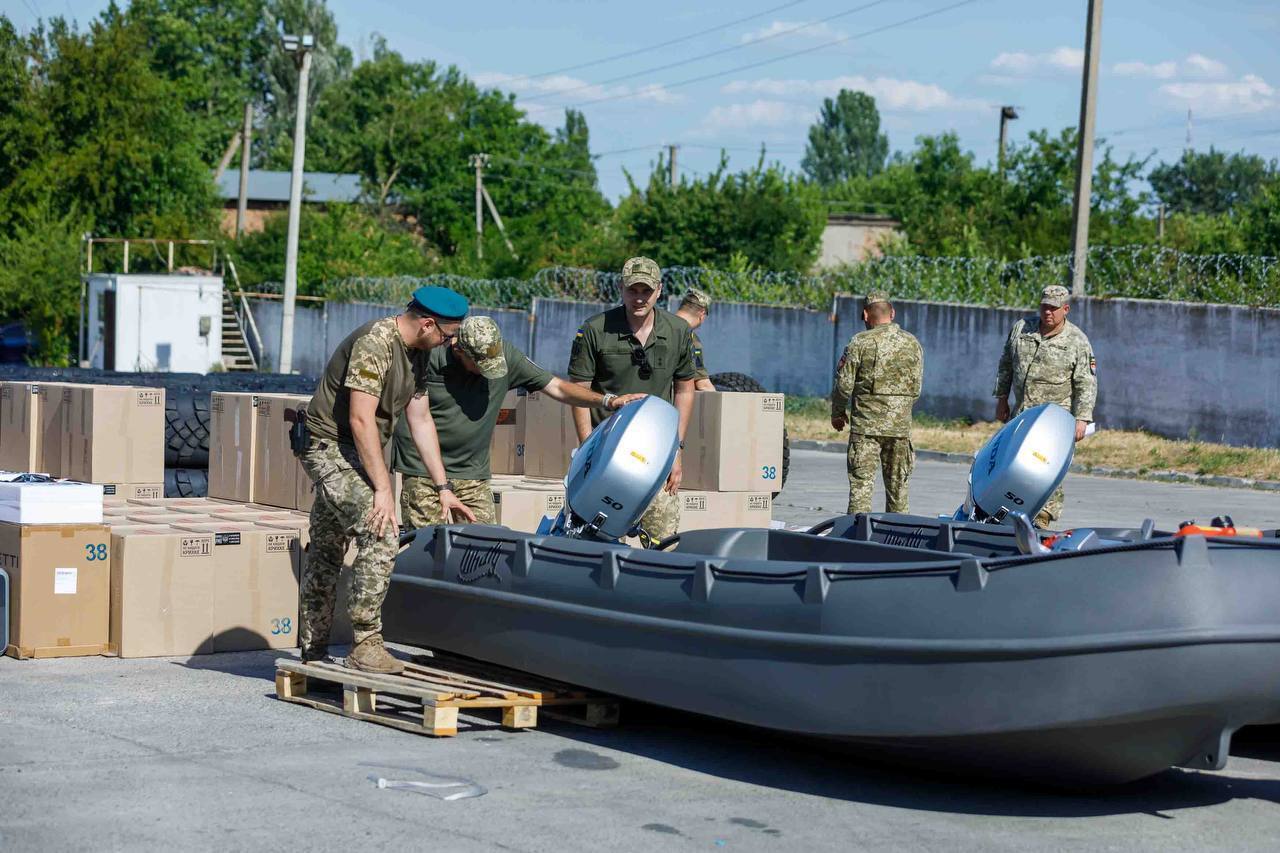  "Все це тепер наше і морпіхів": військова з батальйону спецпризначення показала техніку від Порошенка