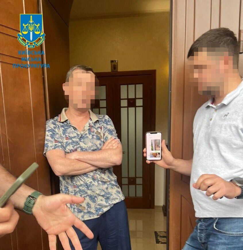 Щотижня 40 тис. грн за право перевозити пасажирів: у Києві в хабарництві підозрюють посадовця КМДА. Фото