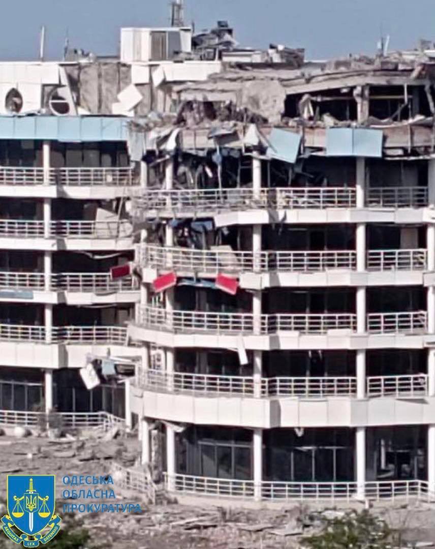 Війська РФ вдарили по курортному селищу на Одещині: під ударом була туристична інфраструктура. Фото