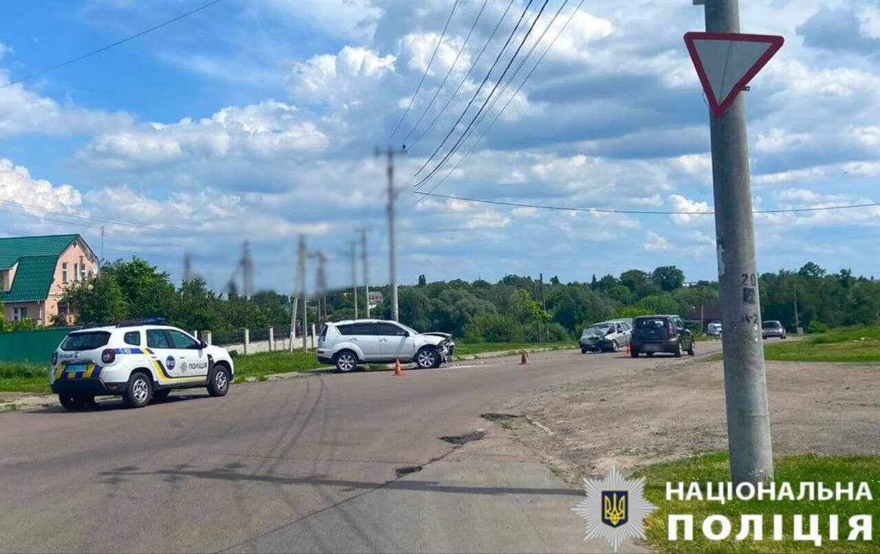 В крови было 3,4 промилле алкоголя: в Киевской области пьяный водитель устроил ДТП с пострадавшим. Фото
