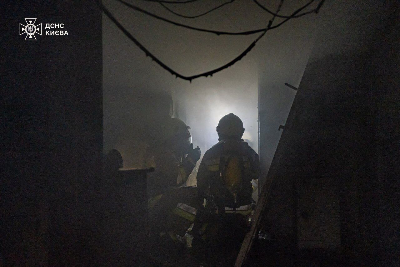 В Киеве произошел пожар на территории одного из старейших ботсадов Украины. Подробности и фото