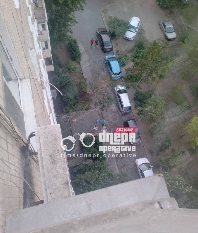 В Днепре трехлетняя девочка выпала из окна десятого этажа: детали трагедии