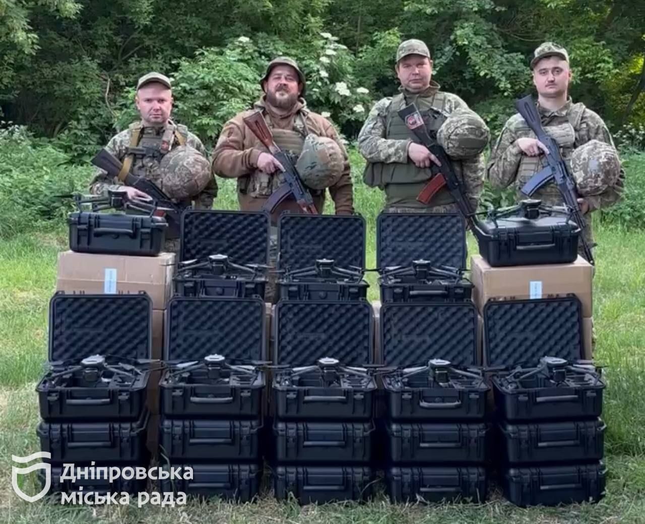 "Работают на фронте, чтобы уничтожать врага": украинские защитники поблагодарили Днепр за дроны и квадроциклы