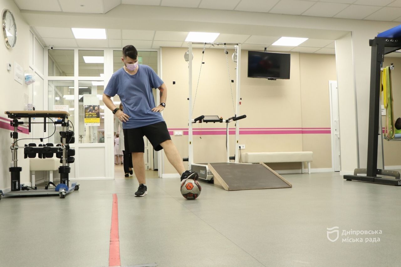Каждый день делают невозможное: в Днепре работает сверхсовременный реабилитационный центр
