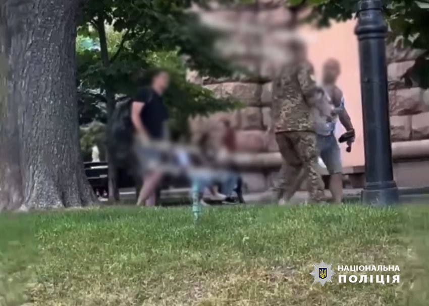 У Києві затримали військового, який вдарив співробітника ТЦК у центрі міста. Фото