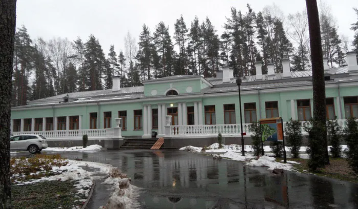 Жил бедно и спал на сене? Какой на самом деле была жизнь вождя СССР Сталина