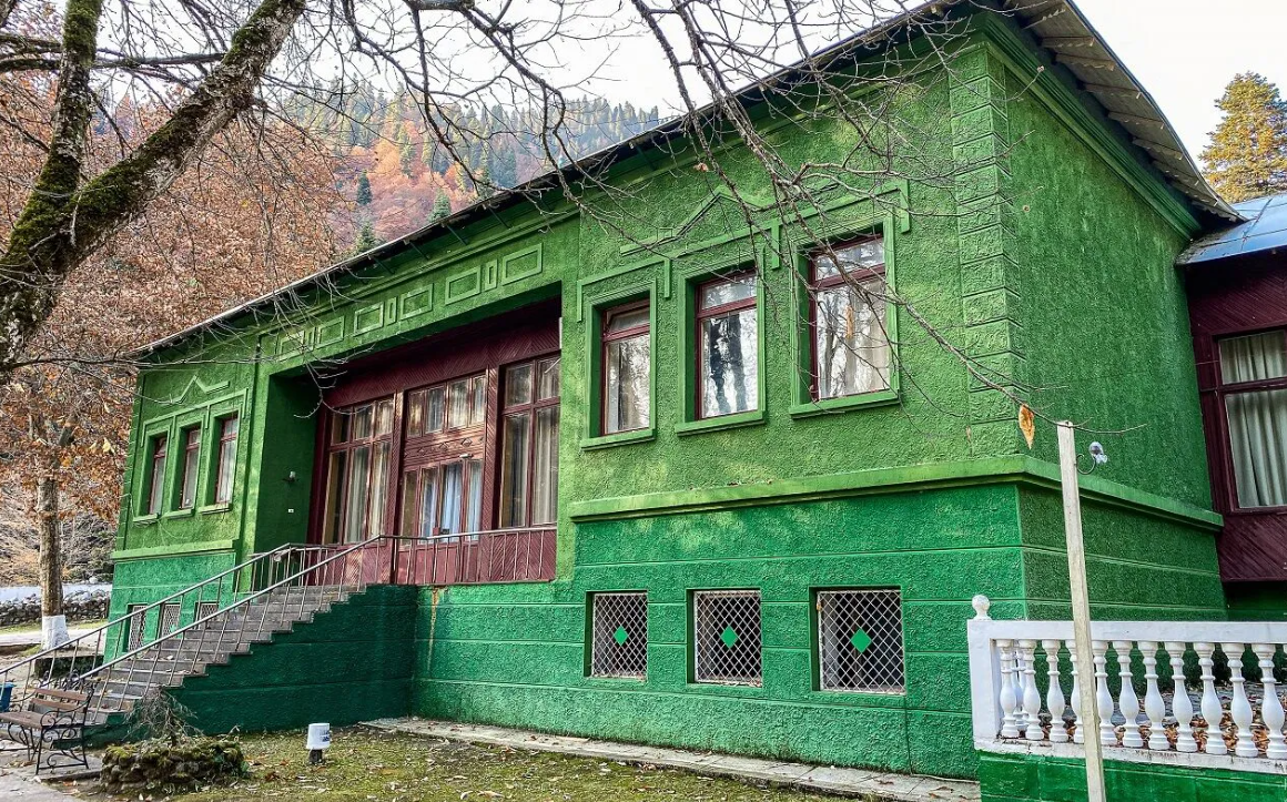Жил бедно и спал на сене? Какой на самом деле была жизнь вождя СССР Сталина
