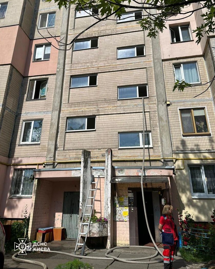 В Киеве на Оболони в результате пожара пострадали двое маленьких детей. Подробности и фото