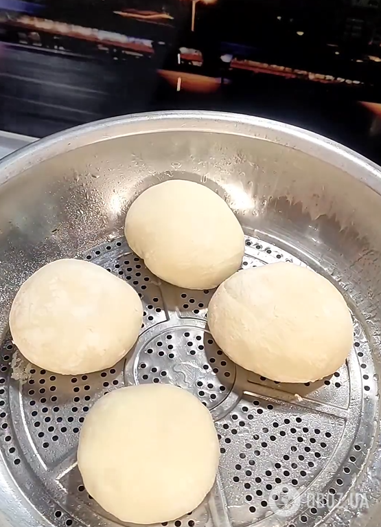 Пышное тесто и нежная начинка: как приготовить настоящие полтавские галушки с клубникой