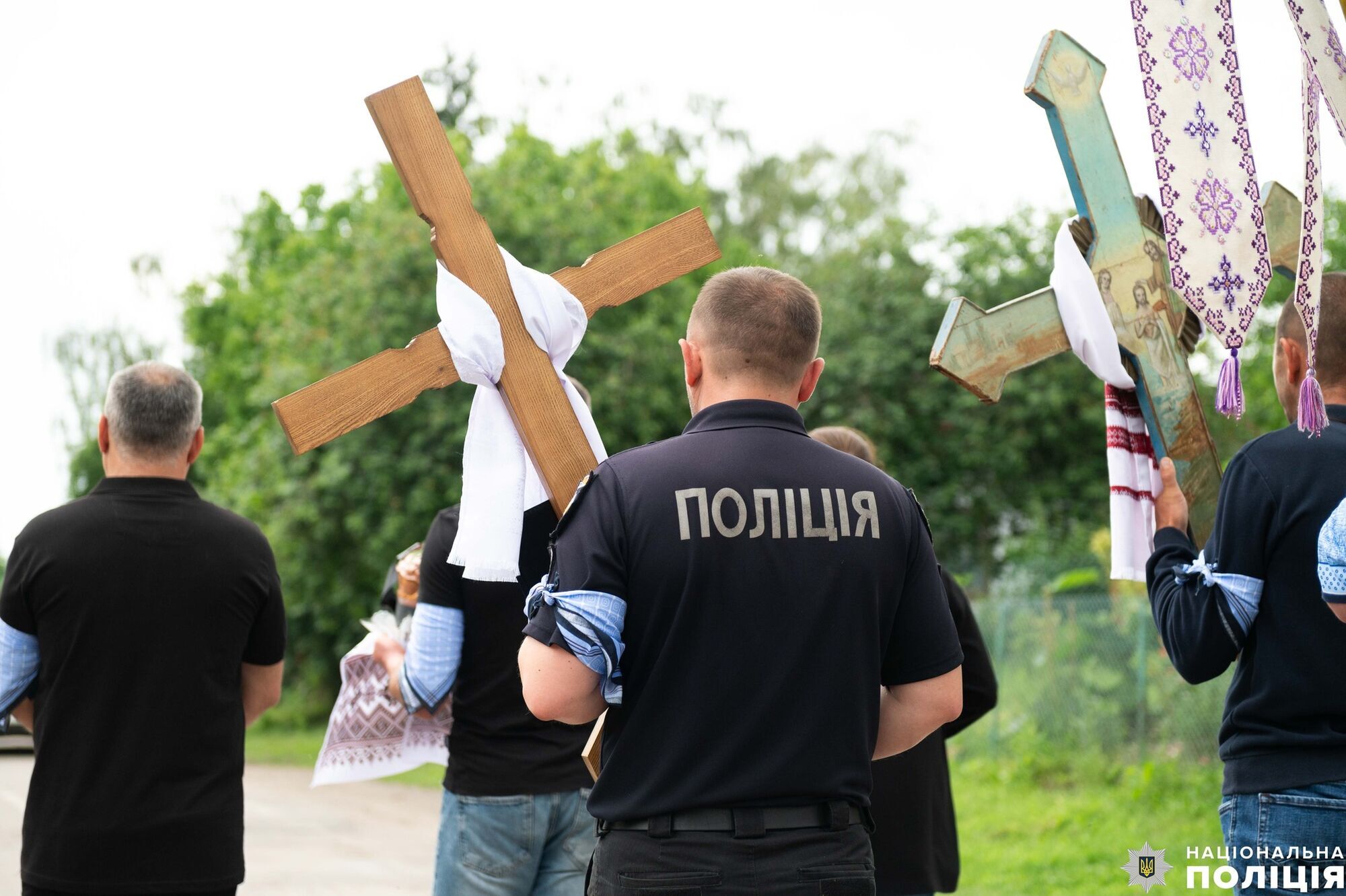 Її шукали три дні: на Рівненщині попрощалися з поліцейською, яку змило хвилею з пірса в Одесі. Фото