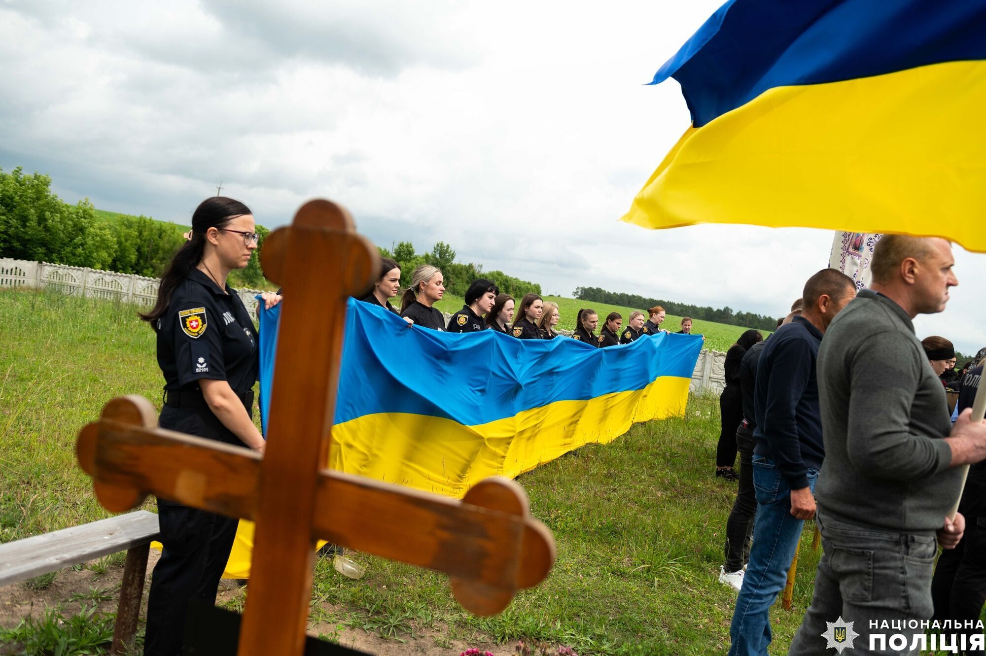 Ее искали три дня: в Ривненской области попрощались с полицейской, которую смыло волной с пирса в Одессе. Фото