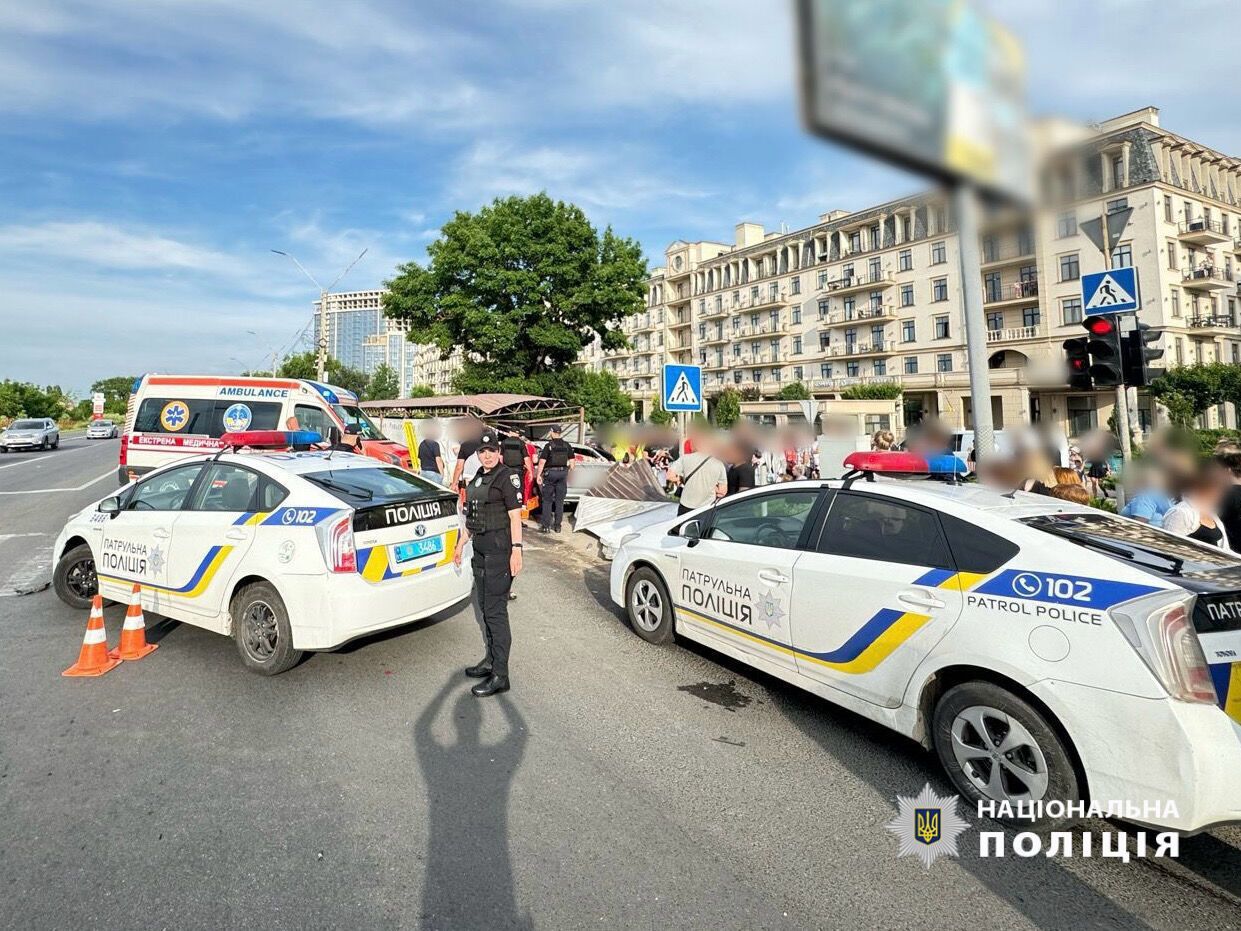 На Одещині водій напідпитку зніс пішоходів на "зебрі": багато постраждалих. Відео 18+