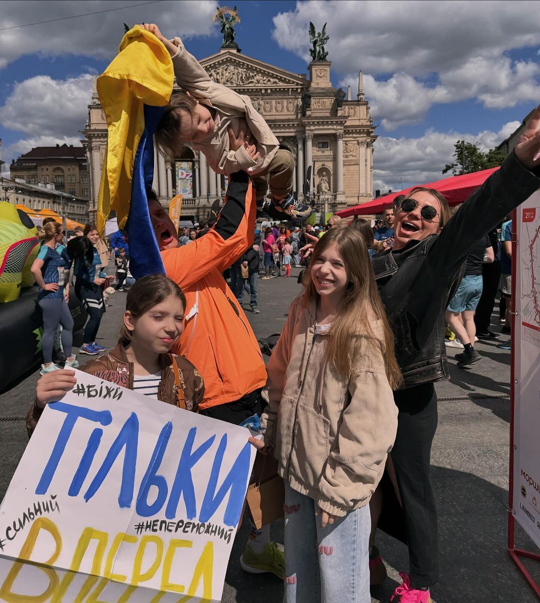 "Все в моєму житті навколо їхньої орбіти". 5 зіркових татусів, з яких варто брати приклад