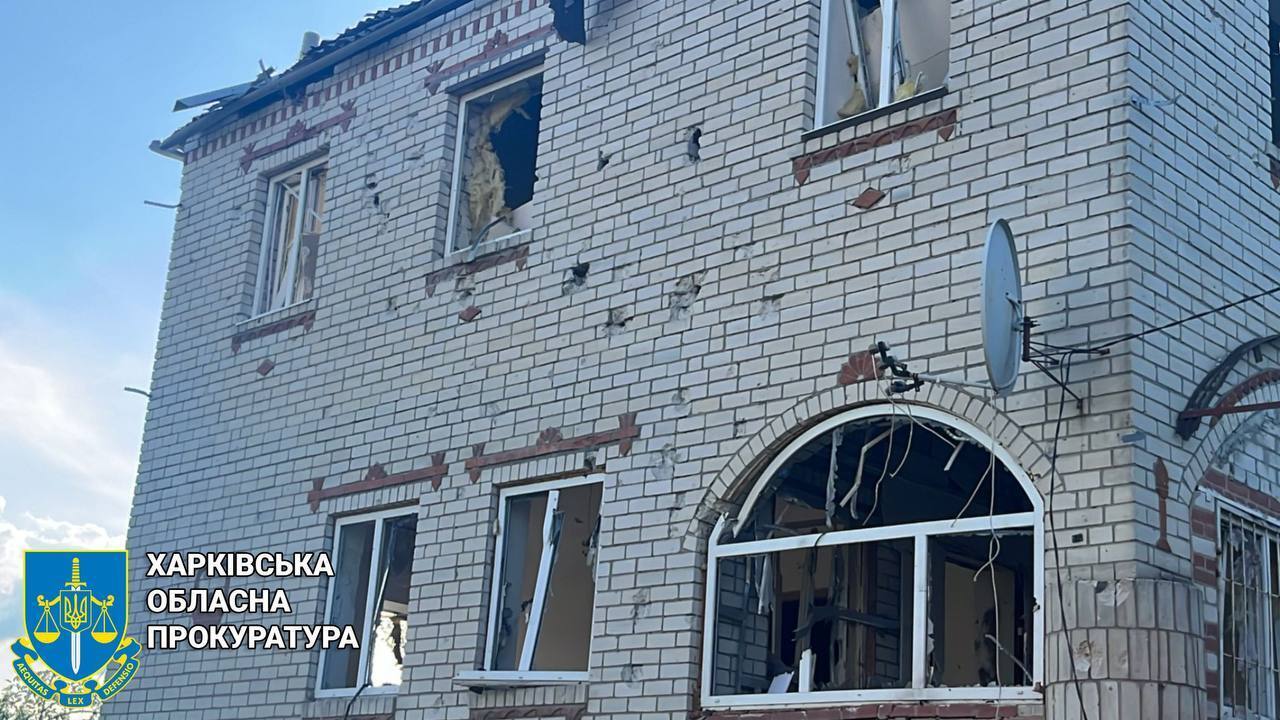 Окупанти вдарили по Харкову: є приліт у житлову забудову, пошкоджено будинки. Фото